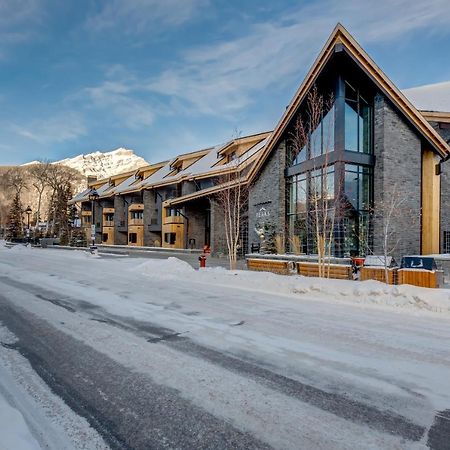 Peaks Hotel And Suites Banff Exterior photo