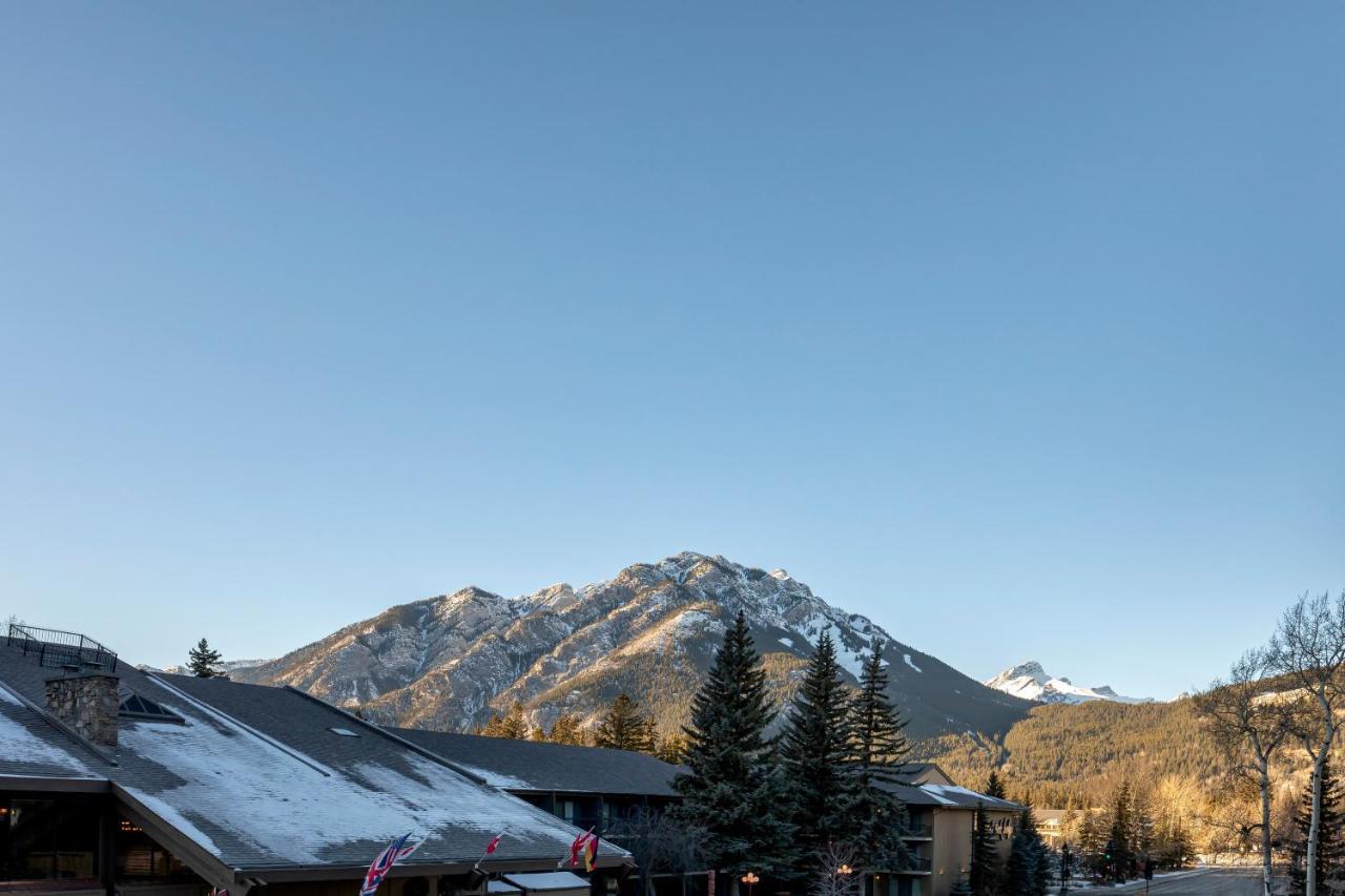 Peaks Hotel And Suites Banff Exterior photo