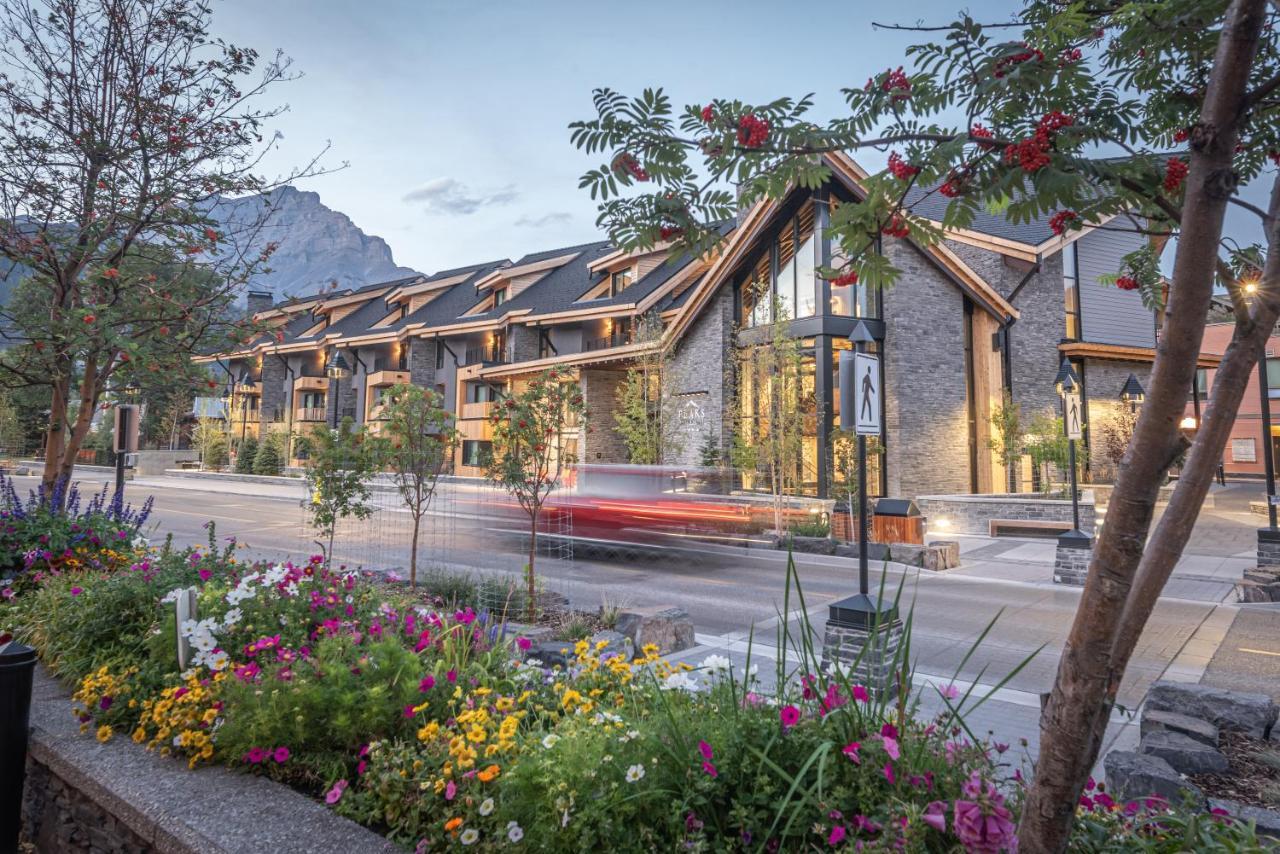 Peaks Hotel And Suites Banff Exterior photo