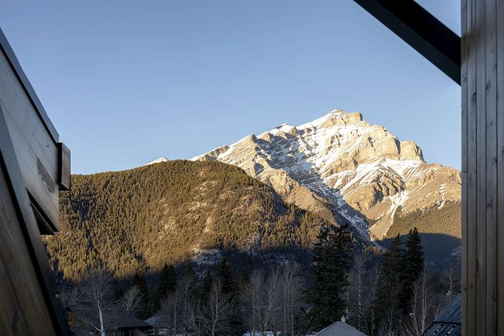 Peaks Hotel And Suites Banff Room photo