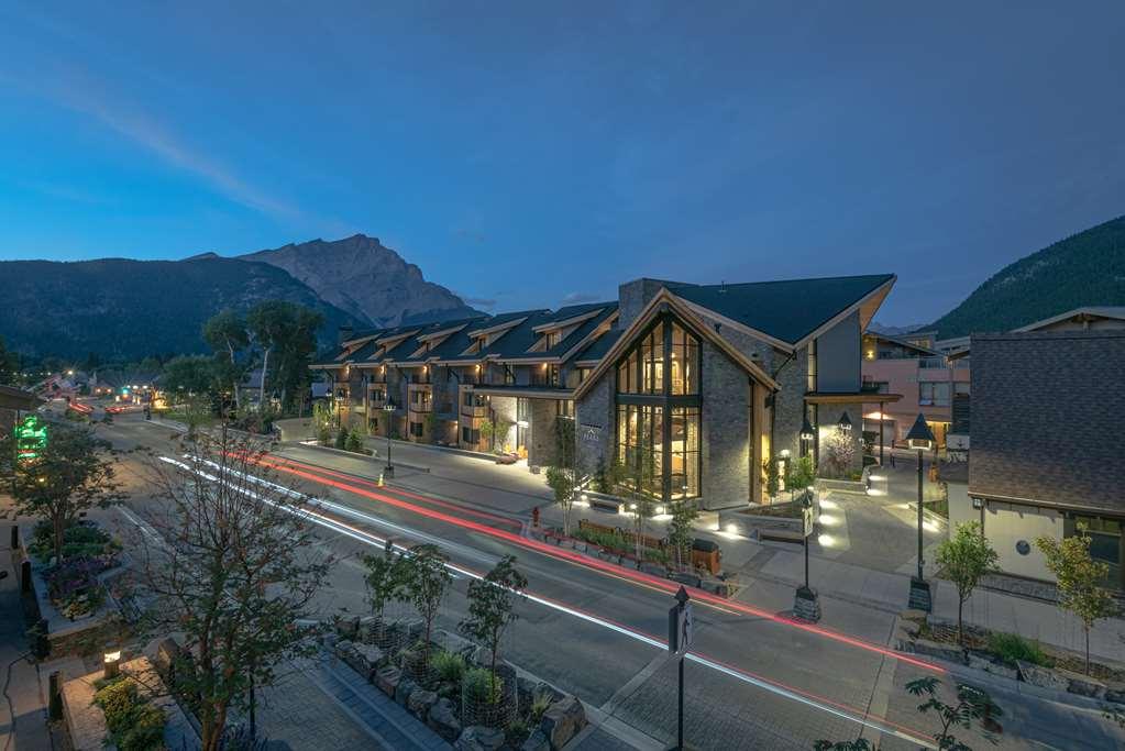 Peaks Hotel And Suites Banff Exterior photo