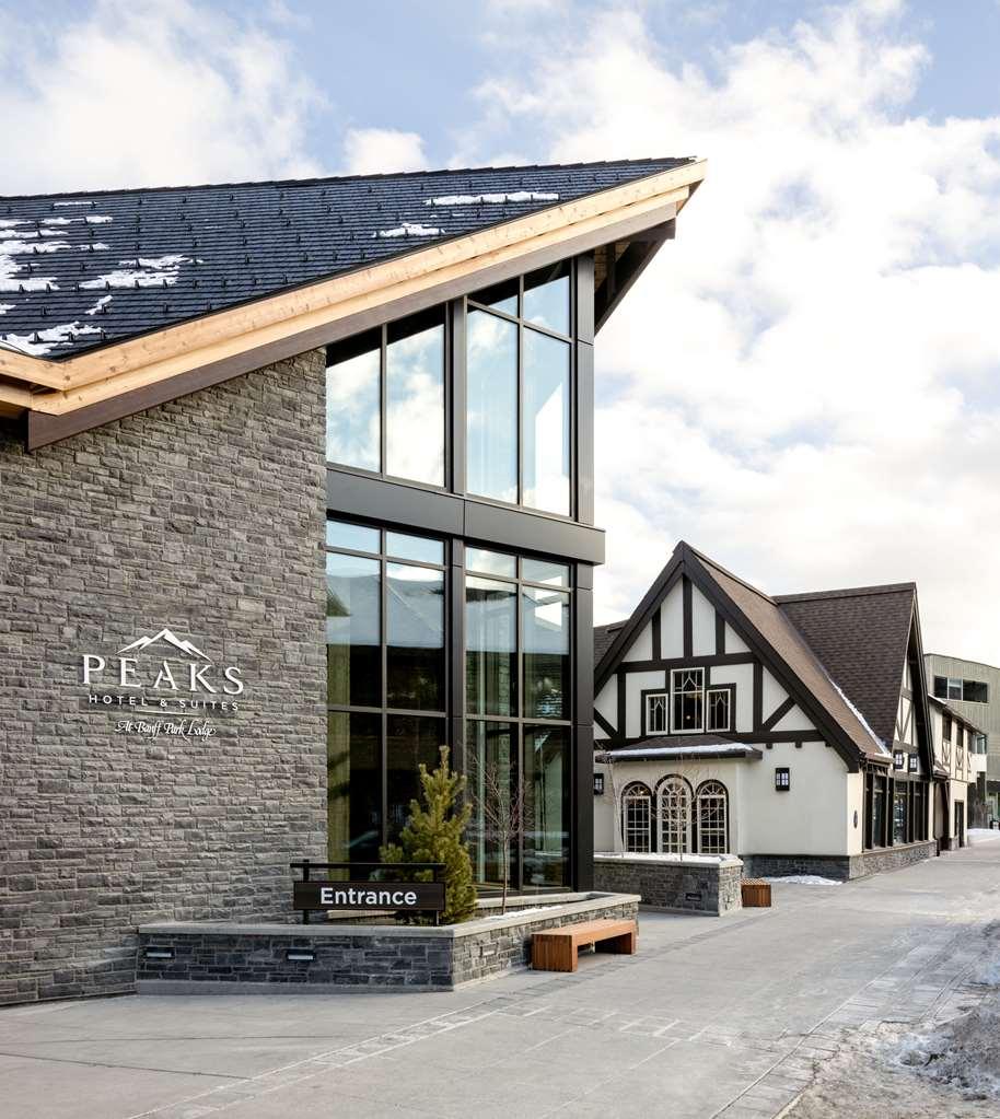 Peaks Hotel And Suites Banff Exterior photo